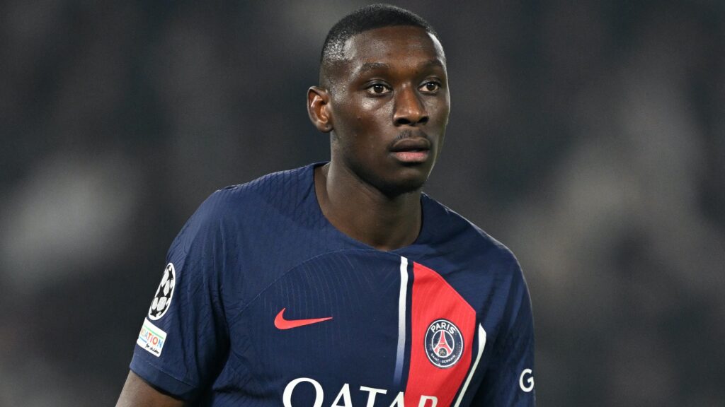 French striker's entourage contacts Arsenal, Manchester United and Tottenham