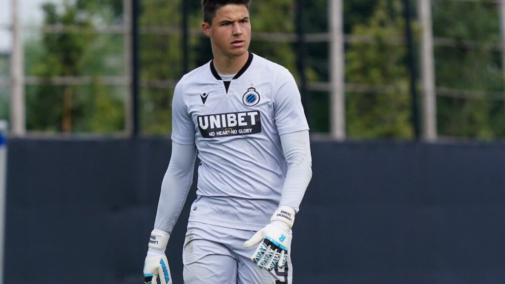 Arsenal, Manchester United, Manchester City and Newcastle United want Senne Lammens