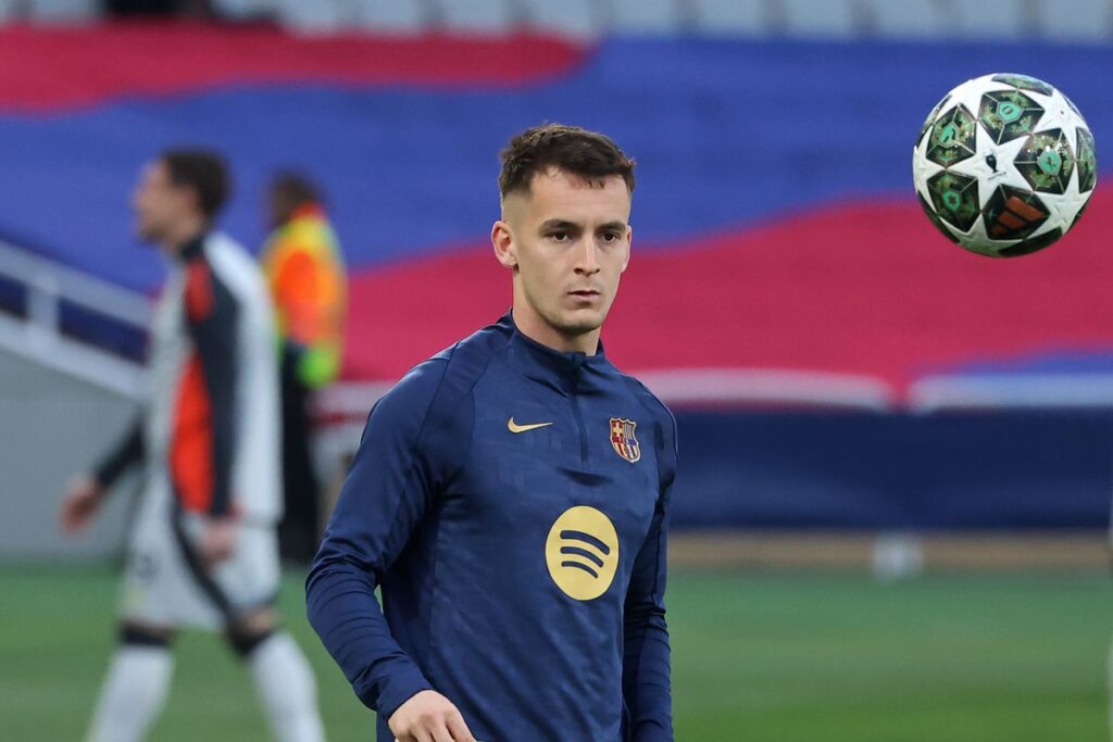Arsenal And Chelsea Eyeing Marc Casado From Barcelona