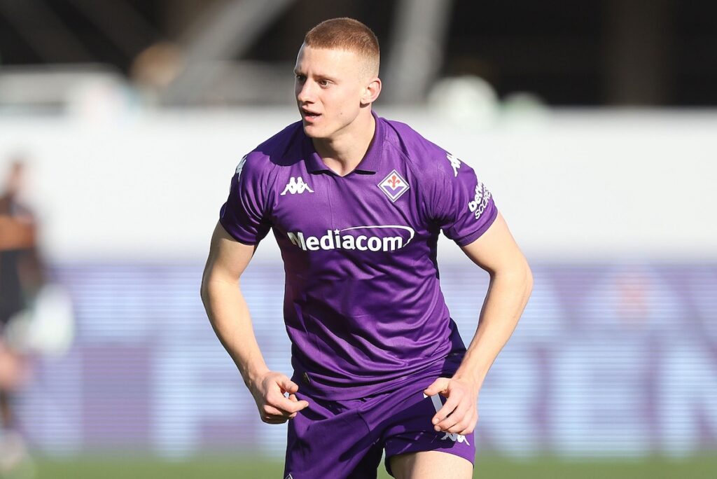 Manchester United join Arsenal and Chelsea in the race to sign 20-year-old defensive talent Pietro Comuzzo this summer.