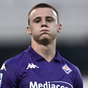 Arsenal, Chelsea, and Man United battle for Serie A starlet Pietro Comuzzo in a heated summer race for the young defender’s signature.