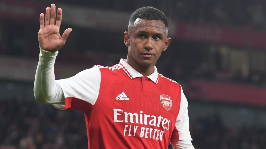 Cruzeiro are in talks with Arsenal regarding the contract of the 22-year-old
