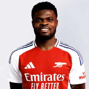 Arsenal star Thomas Partey makes a big decision after Barcelona interest