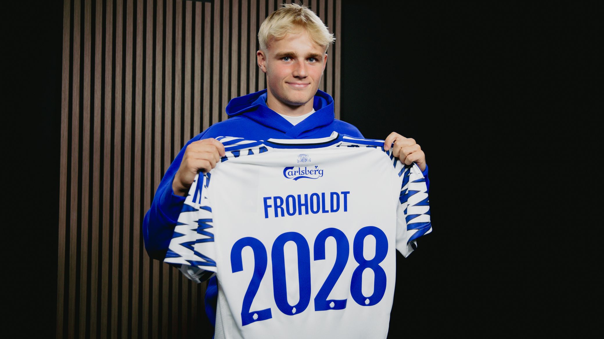 Manchester United, Arsenal, and Tottenham prepare to battle for Porto’s 19-year-old midfield star Victor Froholdt in January.